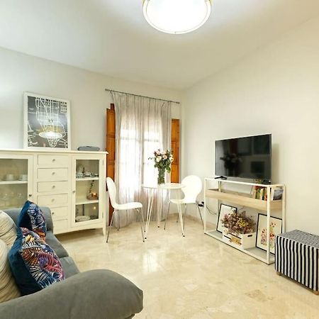 Pajaritos Center Suite By Valcambre Sevilla Eksteriør bilde