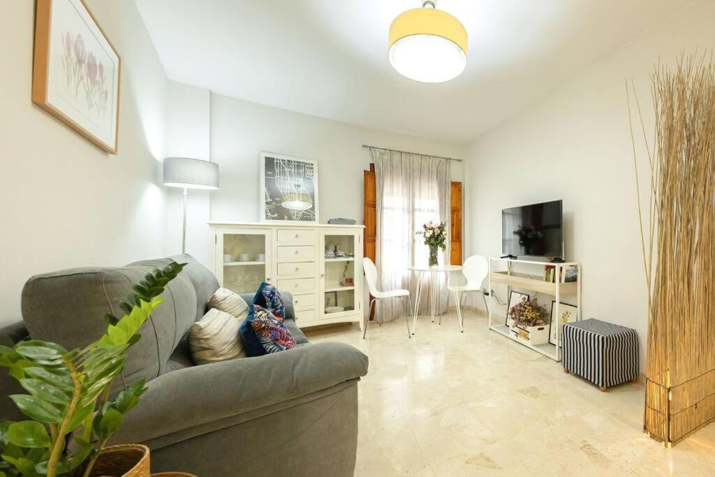 Pajaritos Center Suite By Valcambre Sevilla Eksteriør bilde