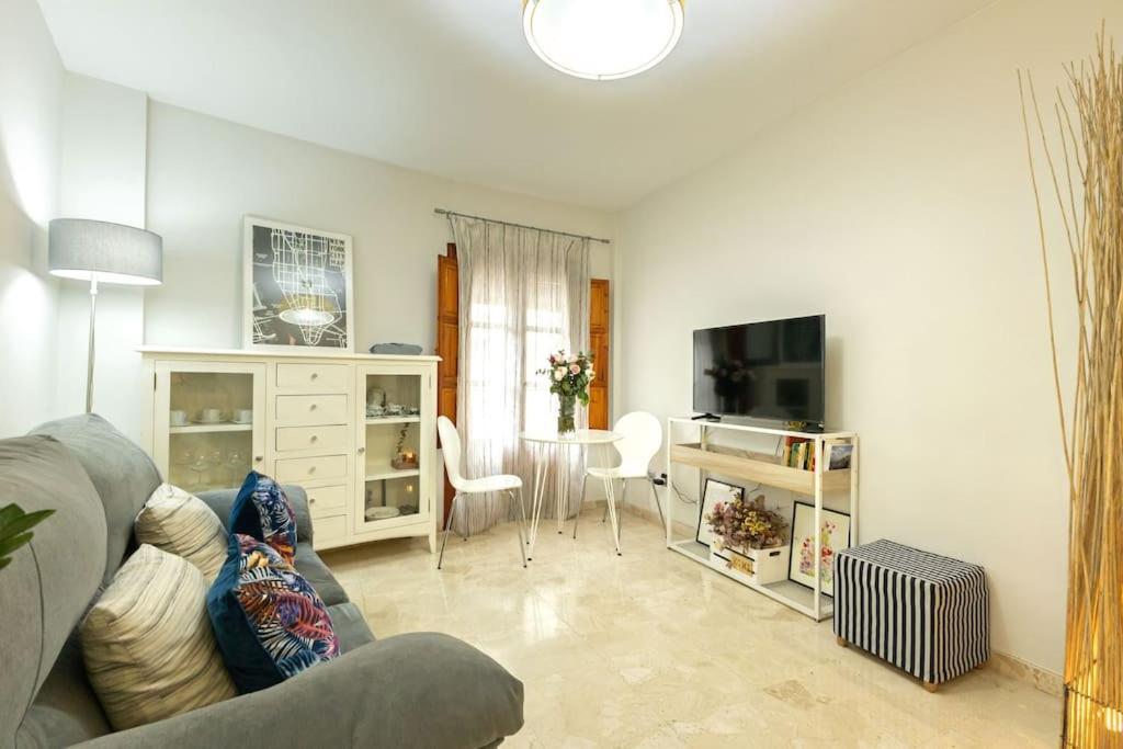 Pajaritos Center Suite By Valcambre Sevilla Eksteriør bilde