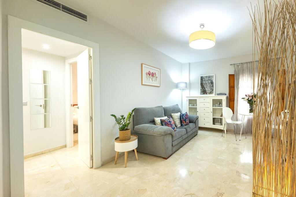 Pajaritos Center Suite By Valcambre Sevilla Eksteriør bilde