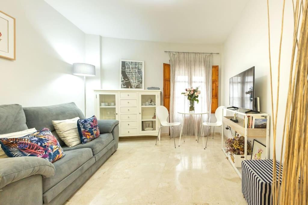Pajaritos Center Suite By Valcambre Sevilla Eksteriør bilde