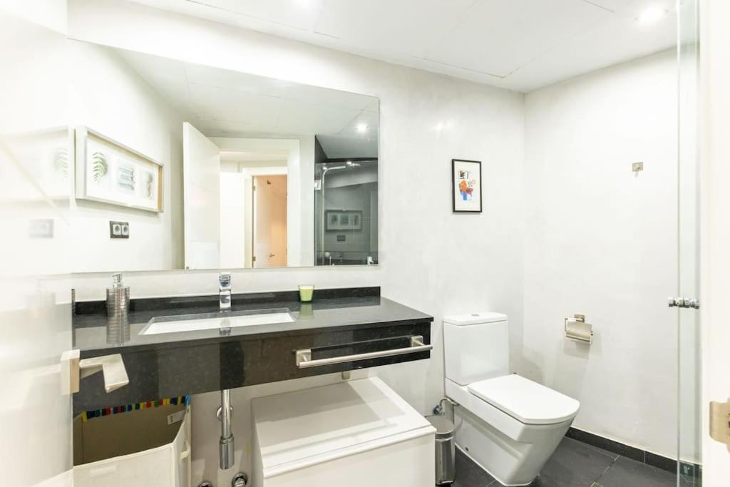 Pajaritos Center Suite By Valcambre Sevilla Eksteriør bilde