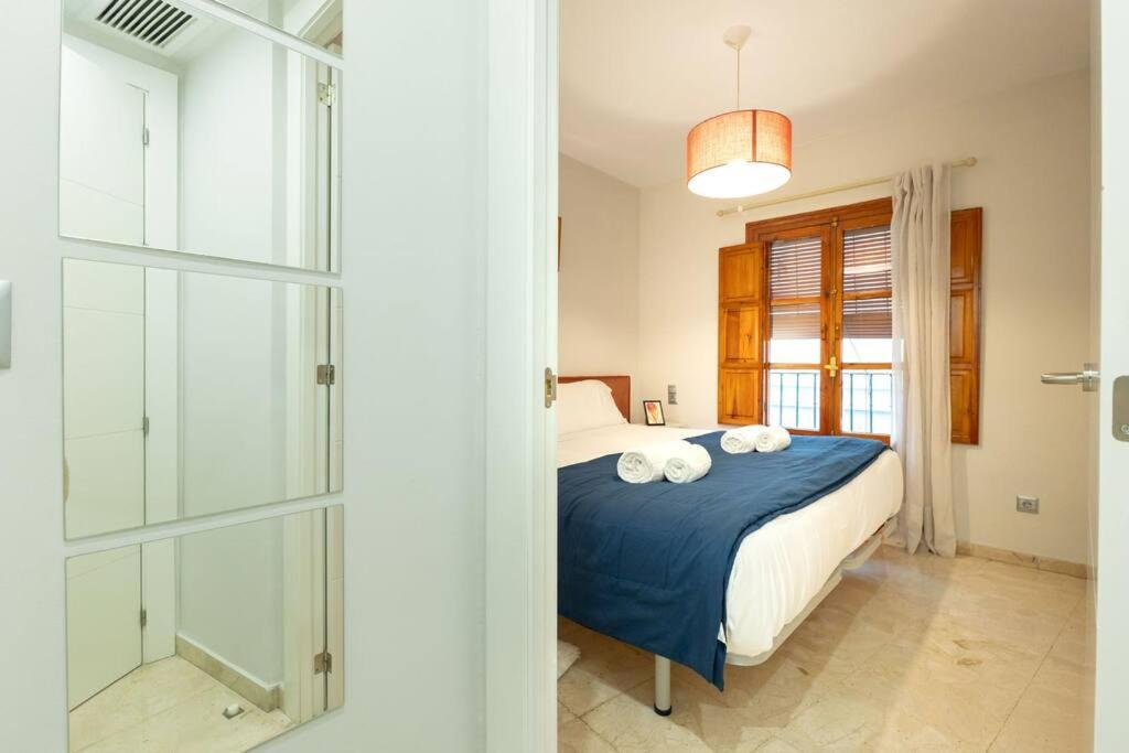 Pajaritos Center Suite By Valcambre Sevilla Eksteriør bilde