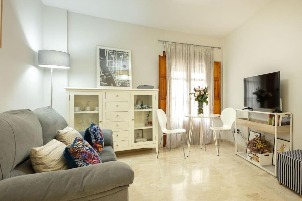 Pajaritos Center Suite By Valcambre Sevilla Eksteriør bilde