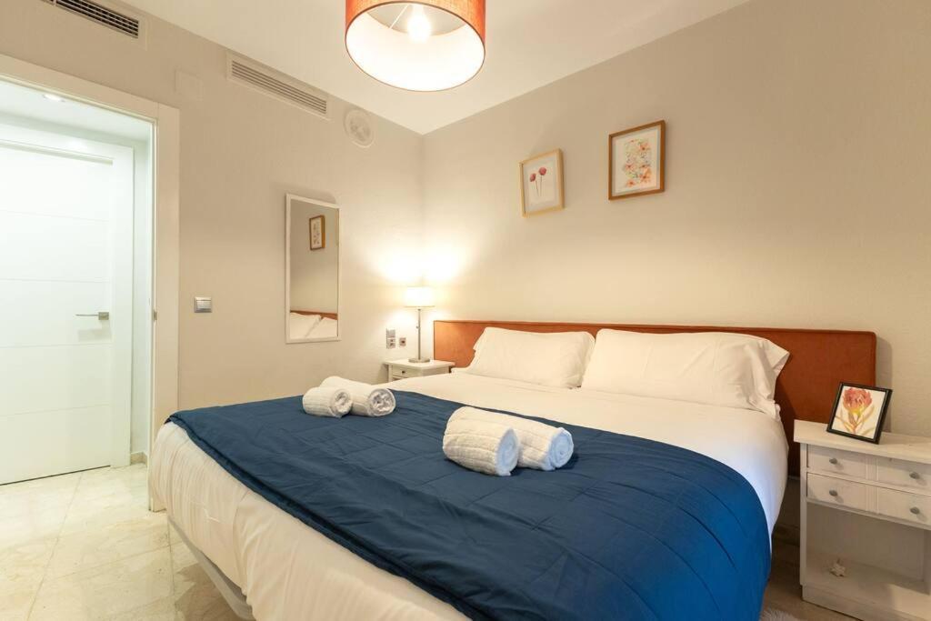 Pajaritos Center Suite By Valcambre Sevilla Eksteriør bilde